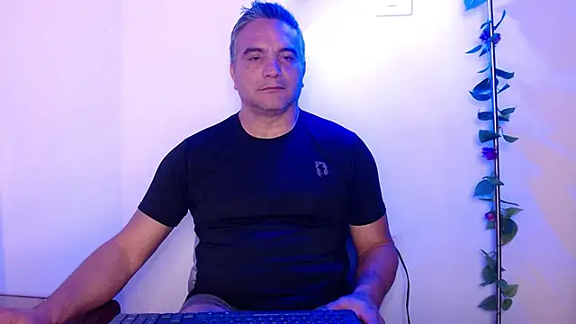 Snapshot of golden_punisher chatting on March 14, 2025, 4:54 am golden punisher online show from March 14, 2025, 4:54 am