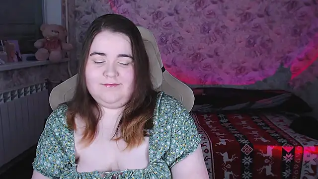 Snapshot of Estelle_Hicks chatting on February 22, 2026, 6:39 pm Estelle Hicks online show from February 22, 2026, 6:39 pm