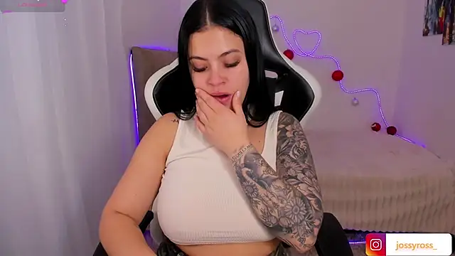 Victoryyy  online show from November 24, 2025, 6:18 pm