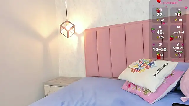 SUNNYCYRUS online show from March 12, 2025, 10:50 pm