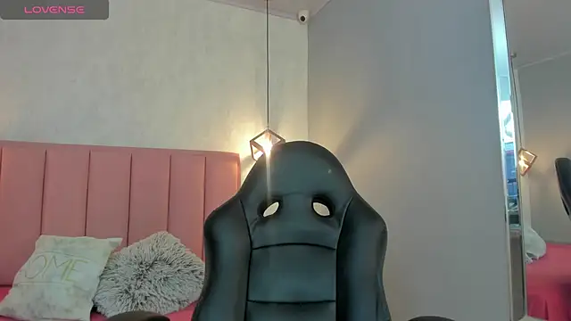 SUNNYCYRUS online show from September 23, 2025, 12:30 pm