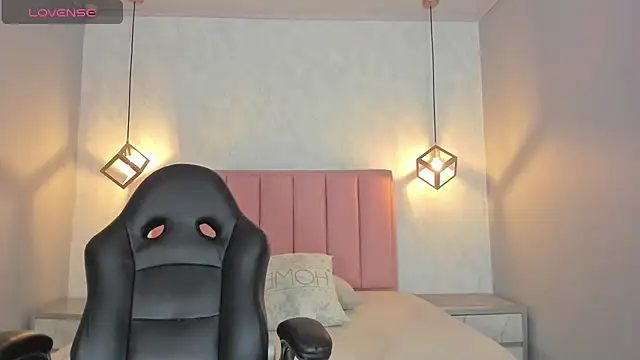 SUNNYCYRUS online show from February 2, 2026, 12:48 pm