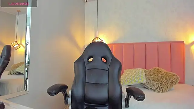 SUNNYCYRUS online show from February 21, 2026, 11:22 am