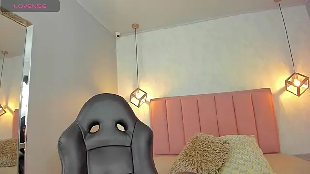 SUNNYCYRUS online show from February 27, 2026, 12:27 pm