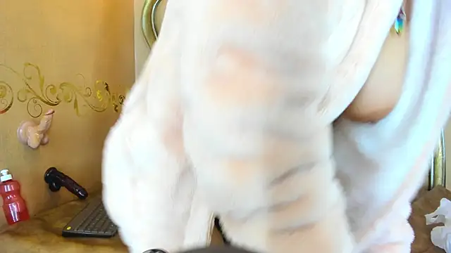 Celeste Baker  online show from February 17, 2025, 3:09 pm