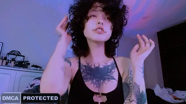 NaughtyLittleFox online show from June 7, 2026, 2:48 am