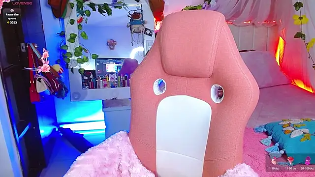 Littlerouse  online show from February 12, 2026, 7:03 am