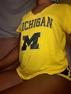 Freya 004 online show from April 13, 2026, 6:41 am