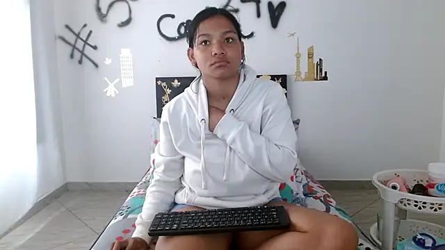 camilavagina24 online show from September 20, 2025, 11:44 am