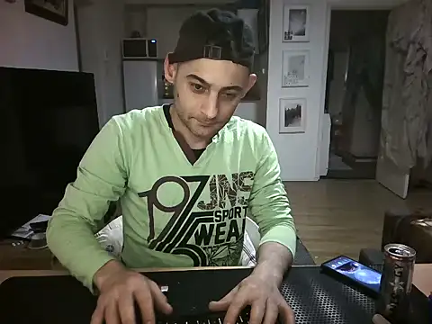 mihaimichael online show from May 5, 2026, 9:45 pm