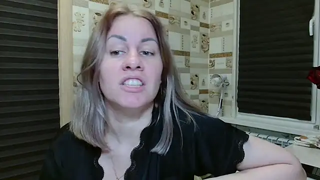 Snapshot of TherestlessKitty chatting on June 4, 2026, 10:16 pm TherestlessKitty online show from June 4, 2026, 10:16 pm
