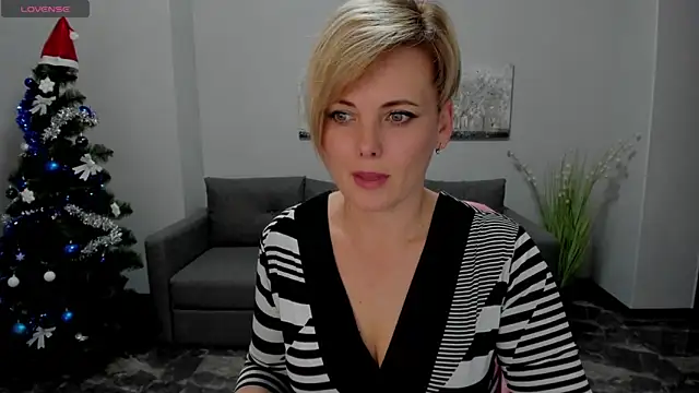 Julia Wilsone online show from December 29, 2024, 4:30 pm