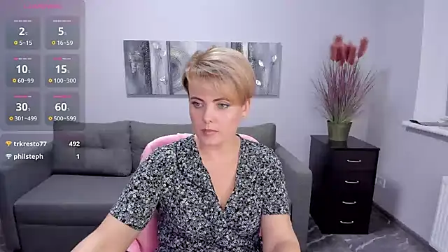 Julia Wilsone online show from February 1, 2025, 4:00 pm