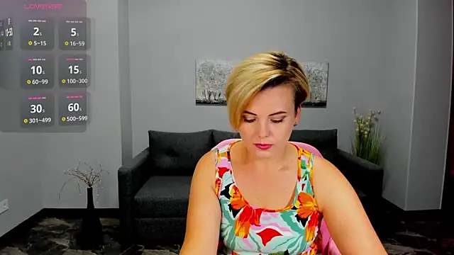 Julia Wilsone online show from September 11, 2025, 11:43 am