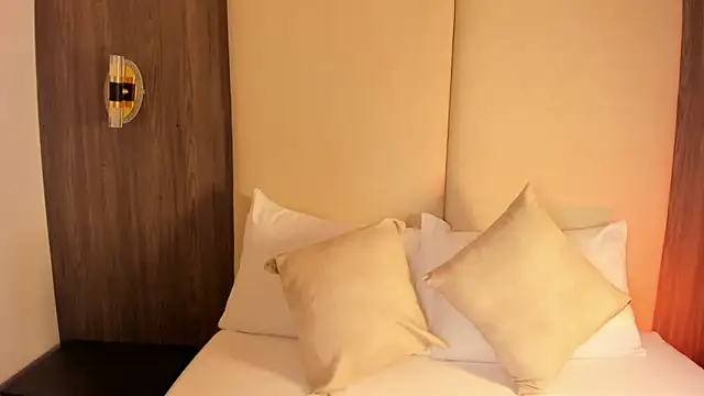 nicky peyton online show from February 25, 2026, 2:54 am