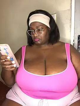 Snapshot of bustytitsxxx chatting on April 22, 2026, 6:05 am bustytitsxxx online show from April 22, 2026, 6:05 am
