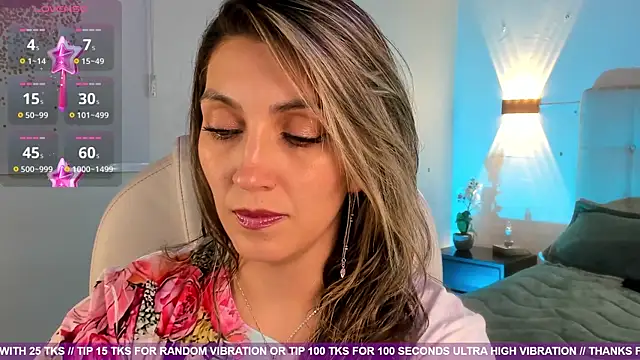 Snapshot of loly_marce chatting on January 17, 2025, 1:24 pm loly marce online show from January 17, 2025, 1:24 pm