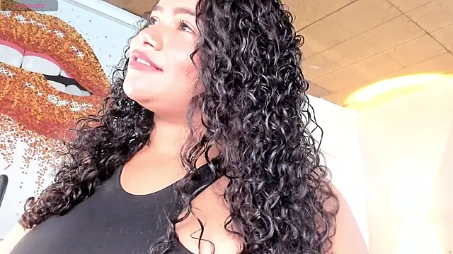 Snapshot of loly_marce chatting on January 18, 2025, 9:24 pm loly marce online show from January 18, 2025, 9:24 pm