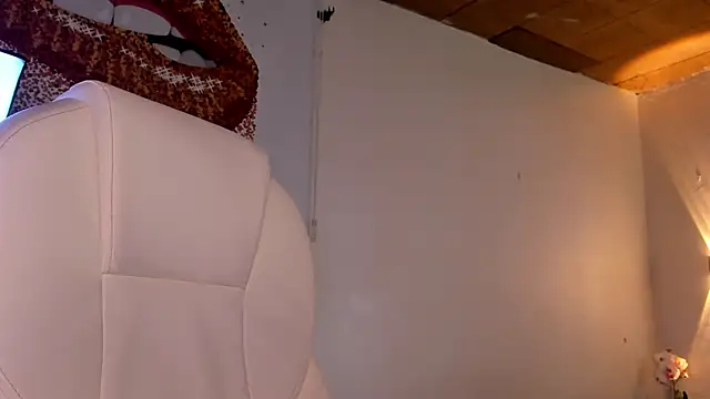 Snapshot of loly_marce chatting on March 22, 2025, 8:48 pm loly marce online show from March 22, 2025, 8:48 pm