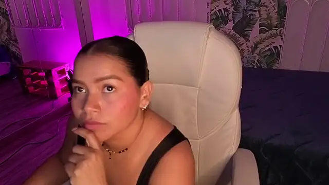 loly marce online show from May 25, 2026, 8:04 pm