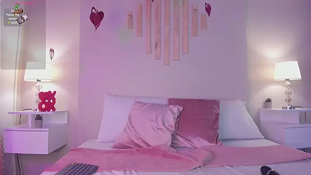 VictoriaNoah  online show from February 13, 2025, 7:31 pm