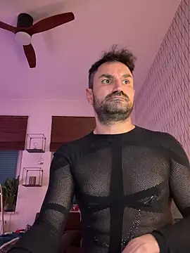 Snapshot of tomz0819 chatting on March 8, 2025, 5:28 am tomz0819 online show from March 8, 2025, 5:28 am