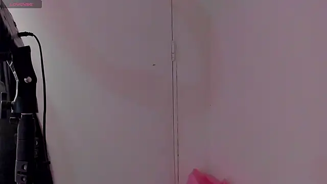 emma-hiill online show from December 21, 2024, 2:26 pm