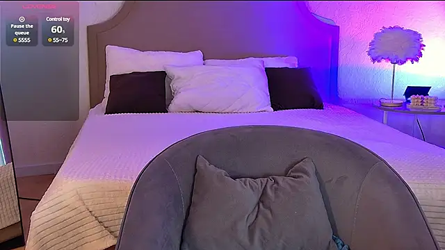 MiaBecky online show from March 4, 2025, 5:21 am