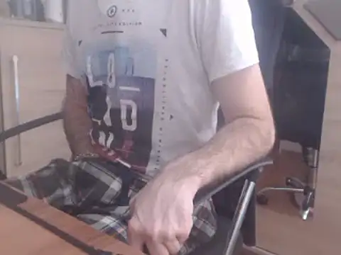 uncutguy01 online show from February 6, 2025, 10:37 am