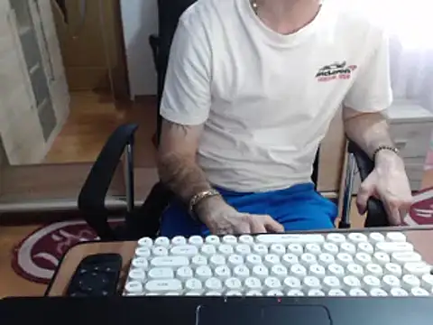 uncutguy01 online show from March 13, 2025, 3:17 pm