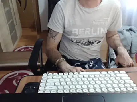 uncutguy01 online show from March 18, 2025, 3:42 pm