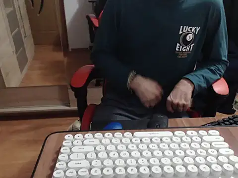 uncutguy01 online show from October 1, 2025, 5:02 am