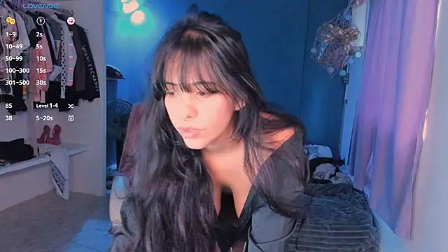 AllisonCatUwU online show from December 8, 2024, 9:08 pm