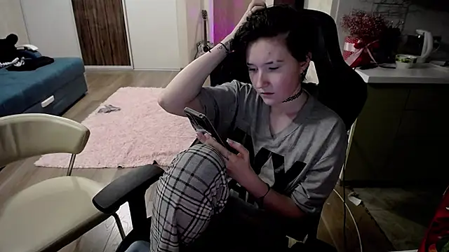 Kira Bakker online show from March 22, 2025, 5:52 pm