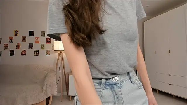 BettyBrowni online show from March 22, 2025, 4:04 pm