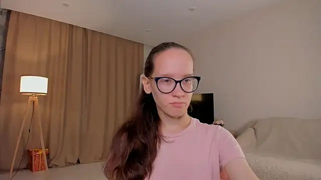 BettyBrowni online show from October 5, 2025, 4:05 pm