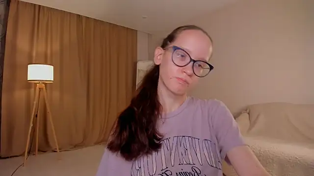 BettyBrowni online show from October 12, 2025, 4:06 pm