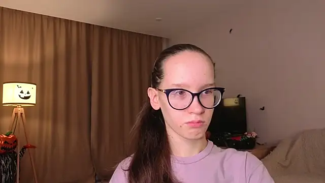 BettyBrowni online show from November 12, 2025, 4:07 pm