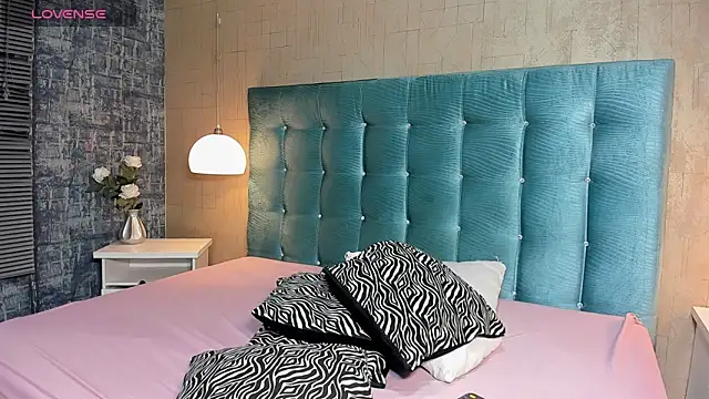 Paola  23 online show from November 28, 2025, 8:22 pm