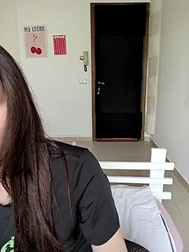 Aisha Moretti online show from April 20, 2026, 12:08 pm