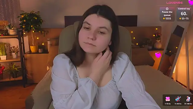 Snapshot of Viola__Shy chatting on April 21, 2026, 2:26 am Viola Shy online show from April 21, 2026, 2:26 am
