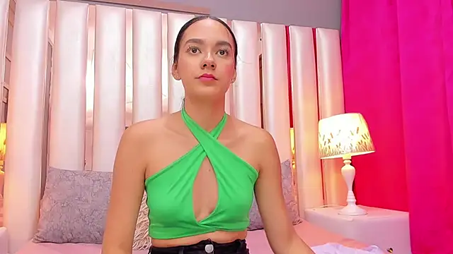 EmmyCruzZ online show from February 21, 2026, 7:04 pm