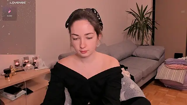 cClandesTina online show from December 21, 2024, 3:42 pm