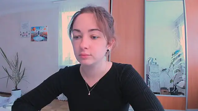 cClandesTina online show from September 18, 2025, 11:01 am