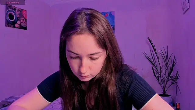 cClandesTina online show from October 11, 2025, 3:43 pm