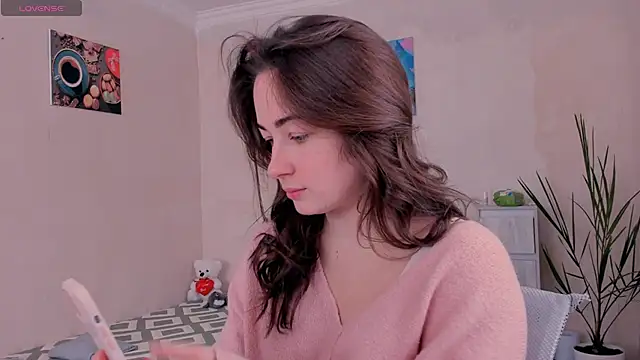 cClandesTina online show from November 22, 2025, 8:35 am