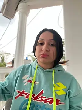 Pretty Isadora online show from December 16, 2024, 11:01 am