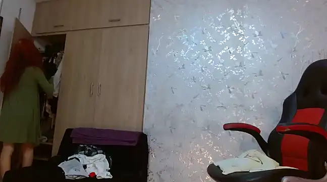 Samantabrown  online show from March 6, 2025, 5:33 pm