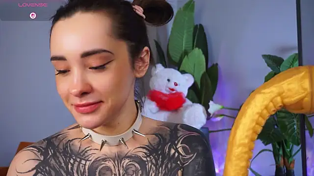 EvaCanton online show from February 5, 2026, 2:16 am