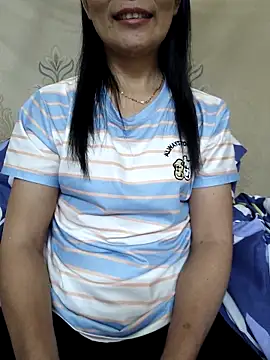 Snapshot of Asian_girl13 chatting on December 19, 2025, 11:45 pm Asian girl13 online show from December 19, 2025, 11:45 pm